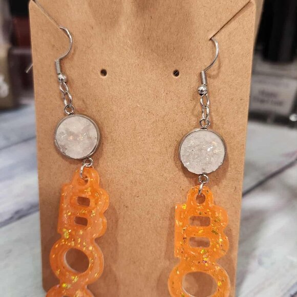 Halloween orange BOO dangle earrings - Picture 4 of 5